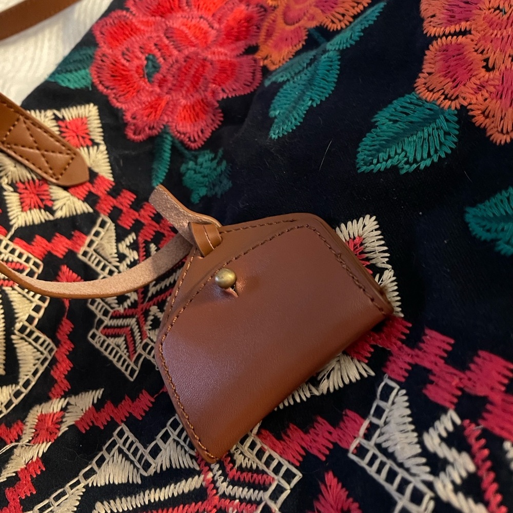 Johnny Was Weekender
Embroidered bag - Picture 4 of 11